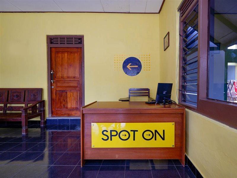 Spot On 2821 Griya Kawula Syariah Hotel Solo Exterior foto