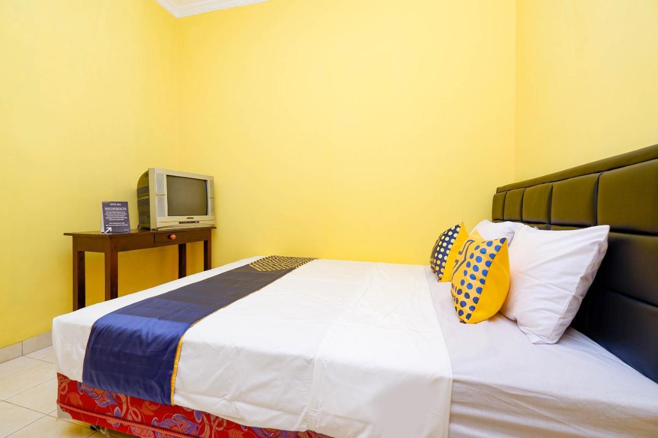Spot On 2821 Griya Kawula Syariah Hotel Solo Exterior foto
