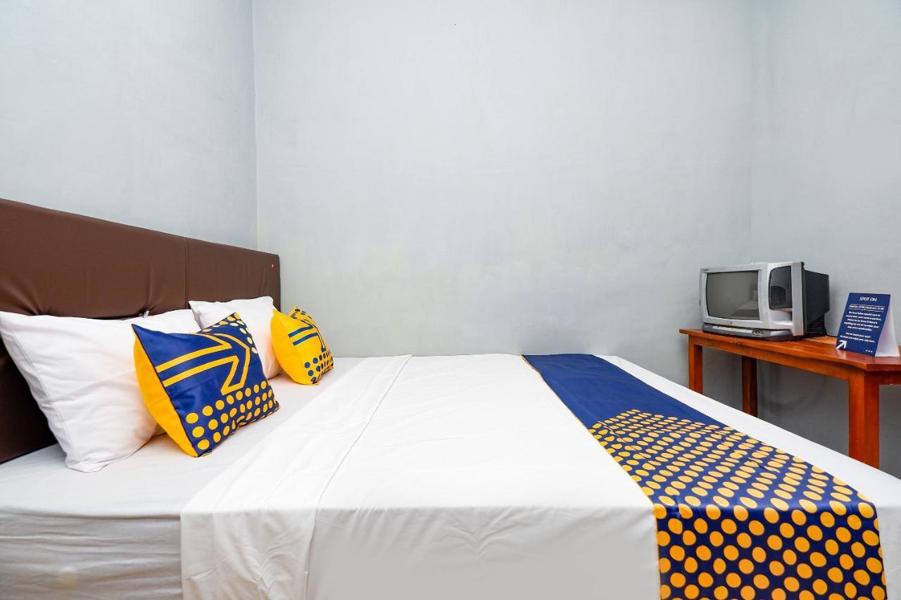 Spot On 2821 Griya Kawula Syariah Hotel Solo Exterior foto