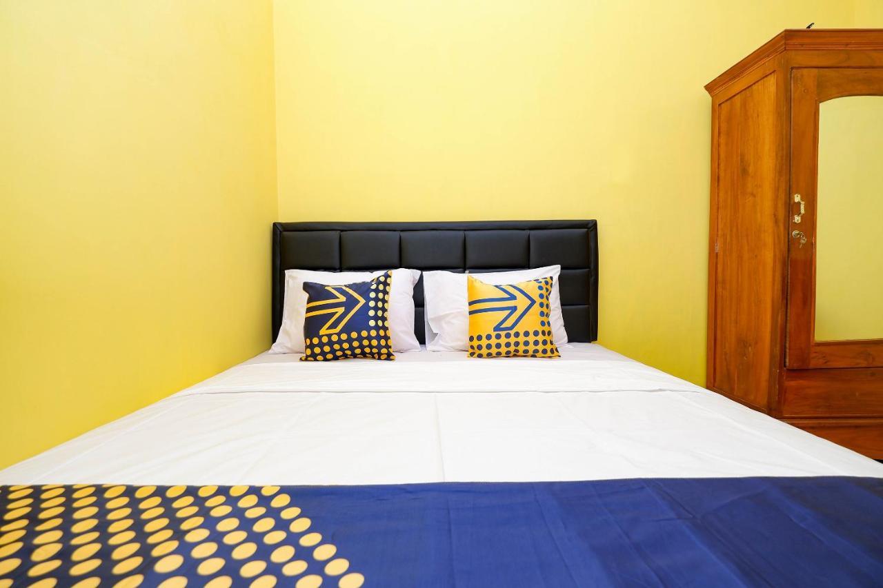 Spot On 2821 Griya Kawula Syariah Hotel Solo Exterior foto