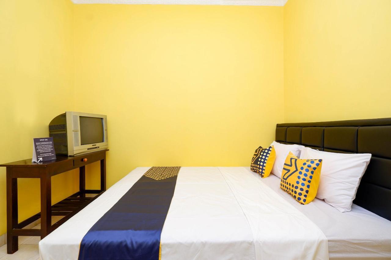 Spot On 2821 Griya Kawula Syariah Hotel Solo Exterior foto