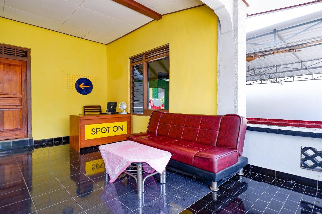 Spot On 2821 Griya Kawula Syariah Hotel Solo Exterior foto