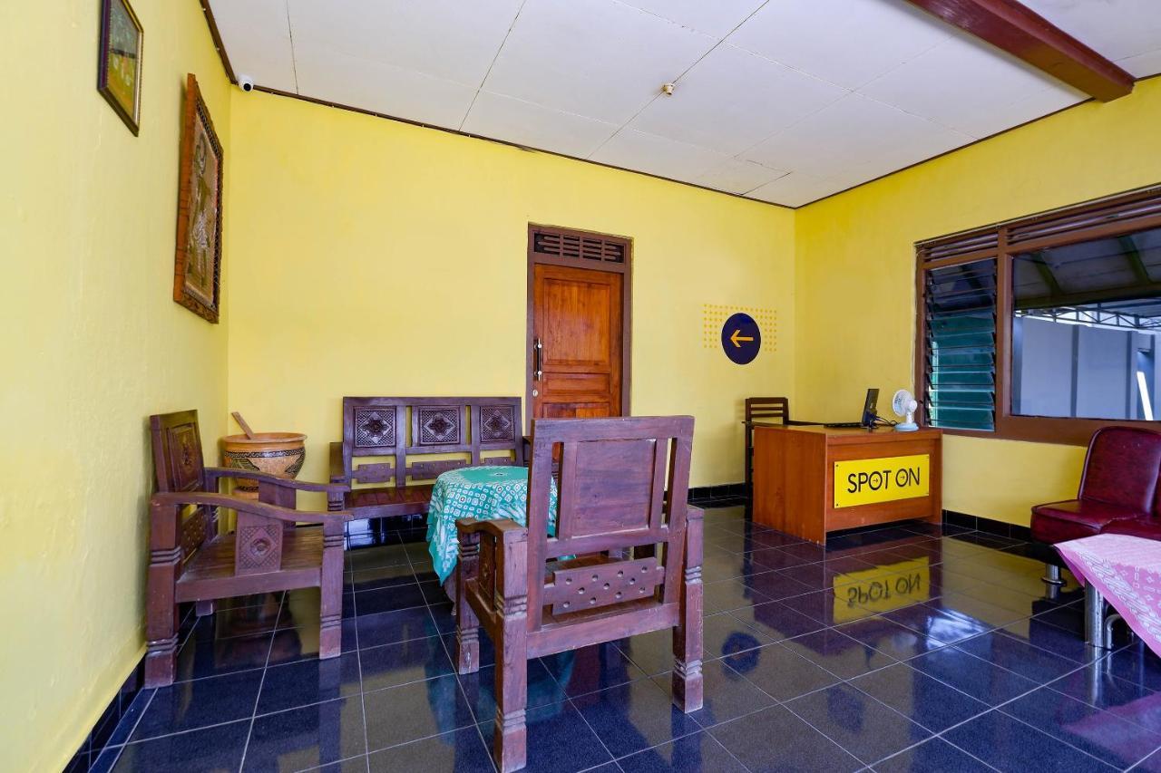 Spot On 2821 Griya Kawula Syariah Hotel Solo Exterior foto