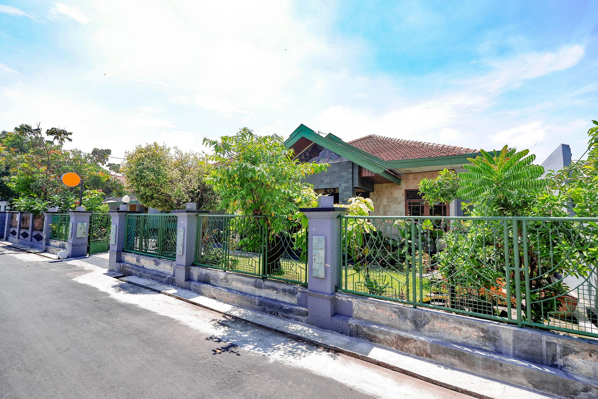 Spot On 2821 Griya Kawula Syariah Hotel Solo Exterior foto