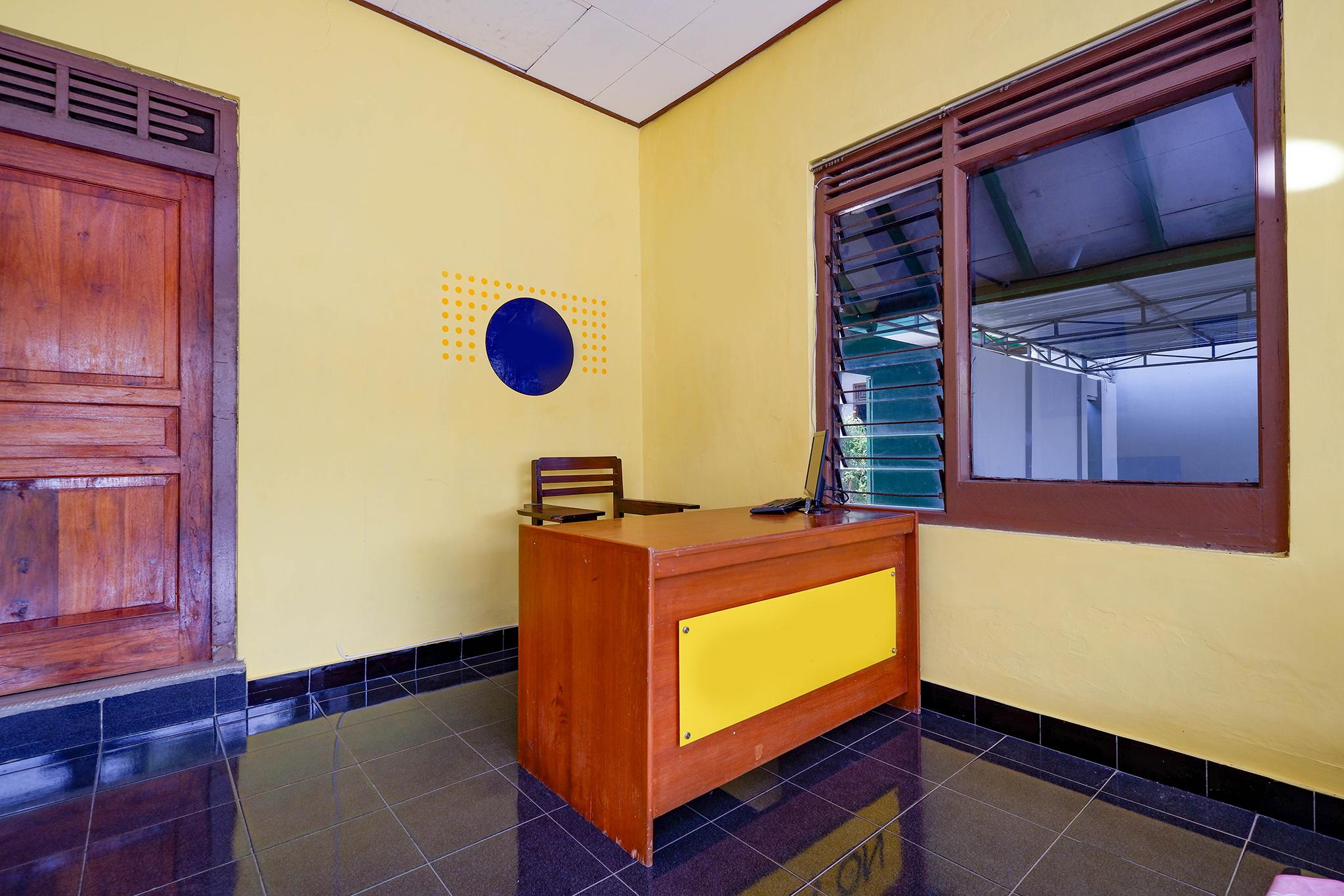 Spot On 2821 Griya Kawula Syariah Hotel Solo Exterior foto