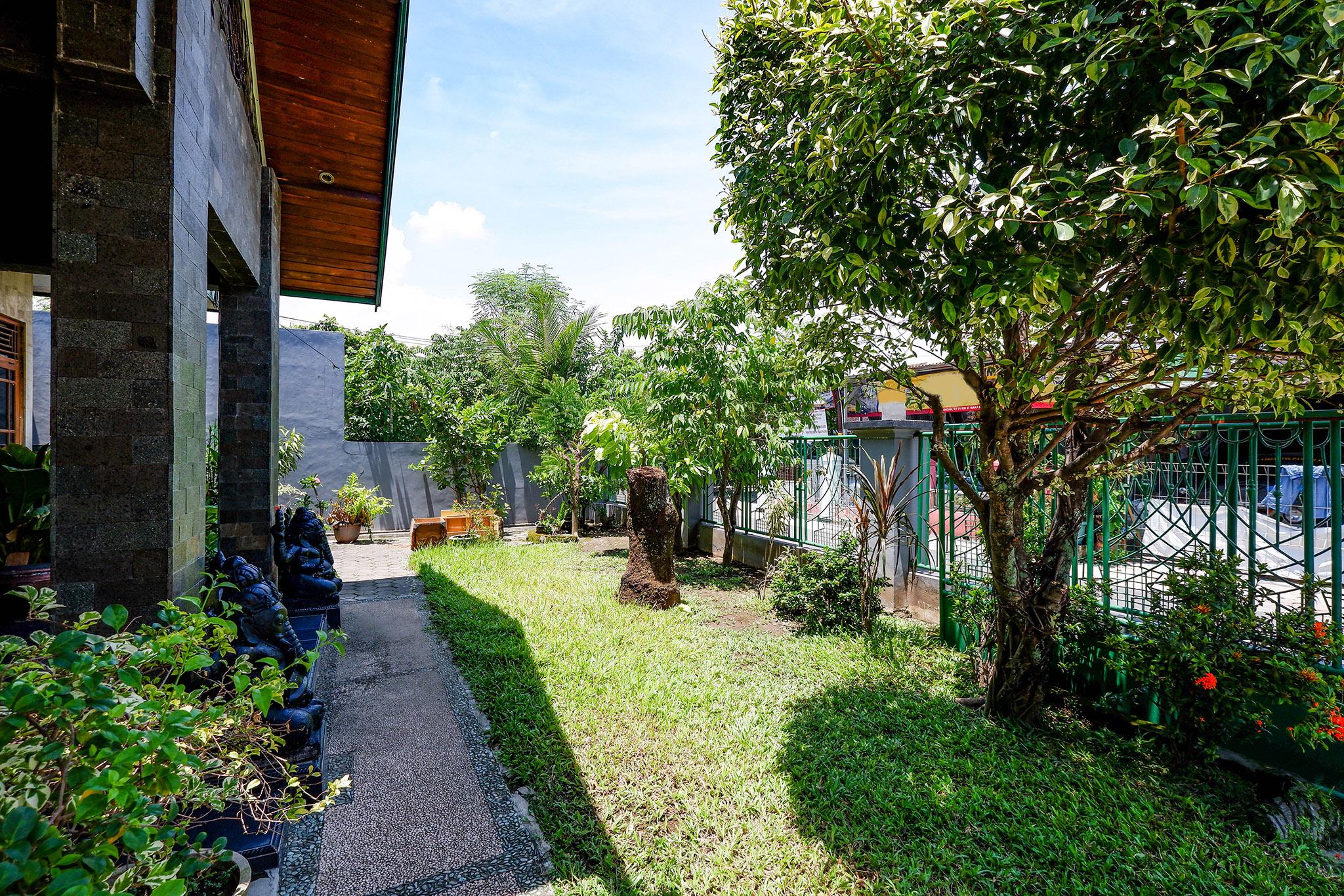 Spot On 2821 Griya Kawula Syariah Hotel Solo Exterior foto