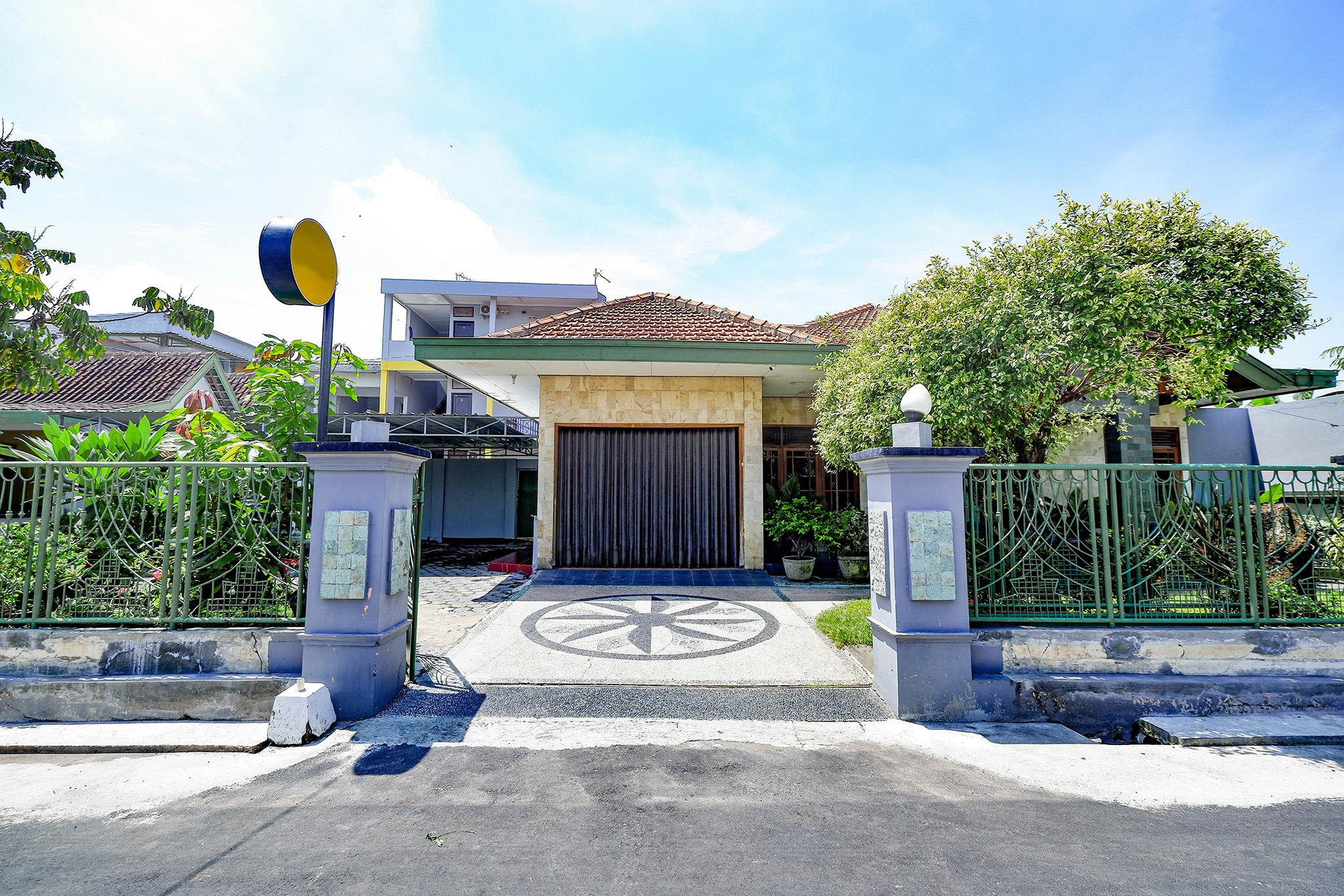 Spot On 2821 Griya Kawula Syariah Hotel Solo Exterior foto