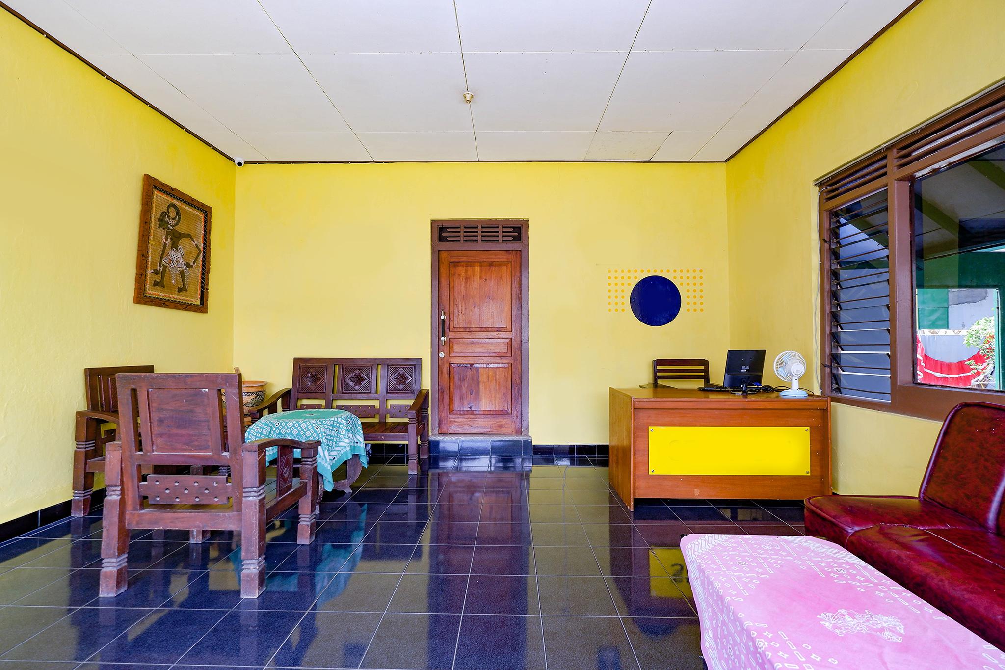 Spot On 2821 Griya Kawula Syariah Hotel Solo Exterior foto
