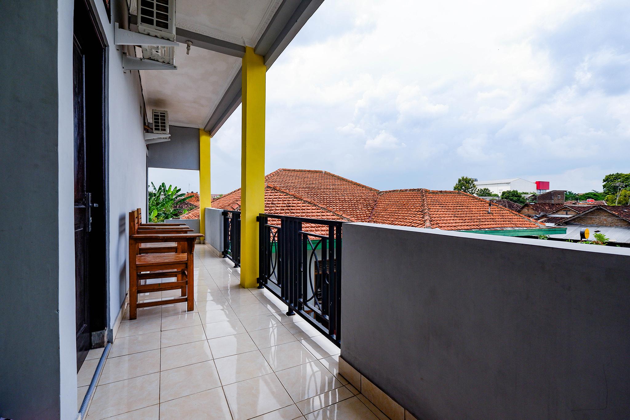 Spot On 2821 Griya Kawula Syariah Hotel Solo Exterior foto