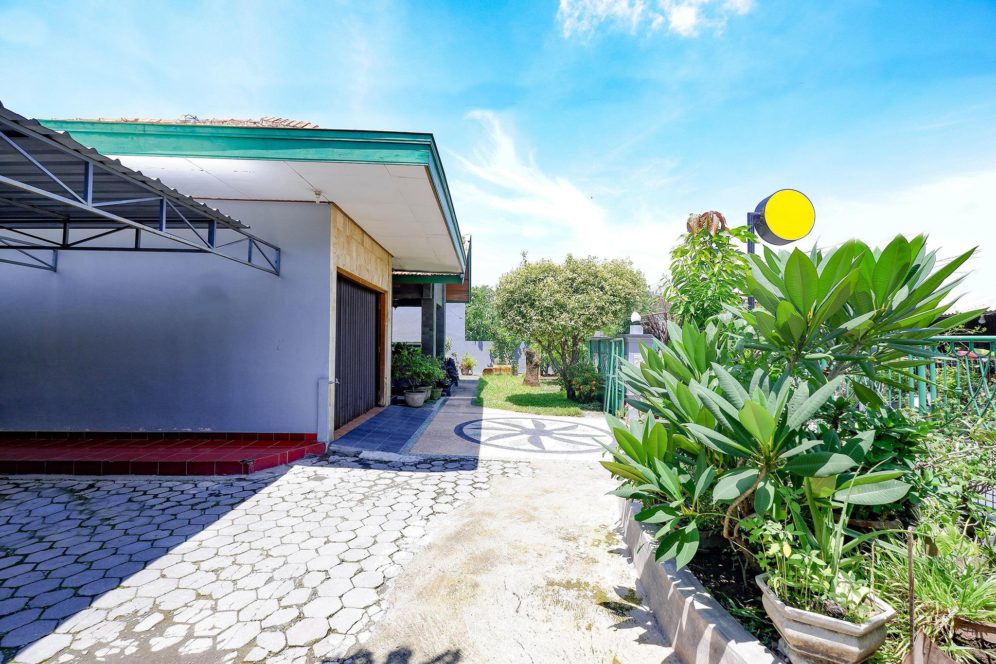 Spot On 2821 Griya Kawula Syariah Hotel Solo Exterior foto