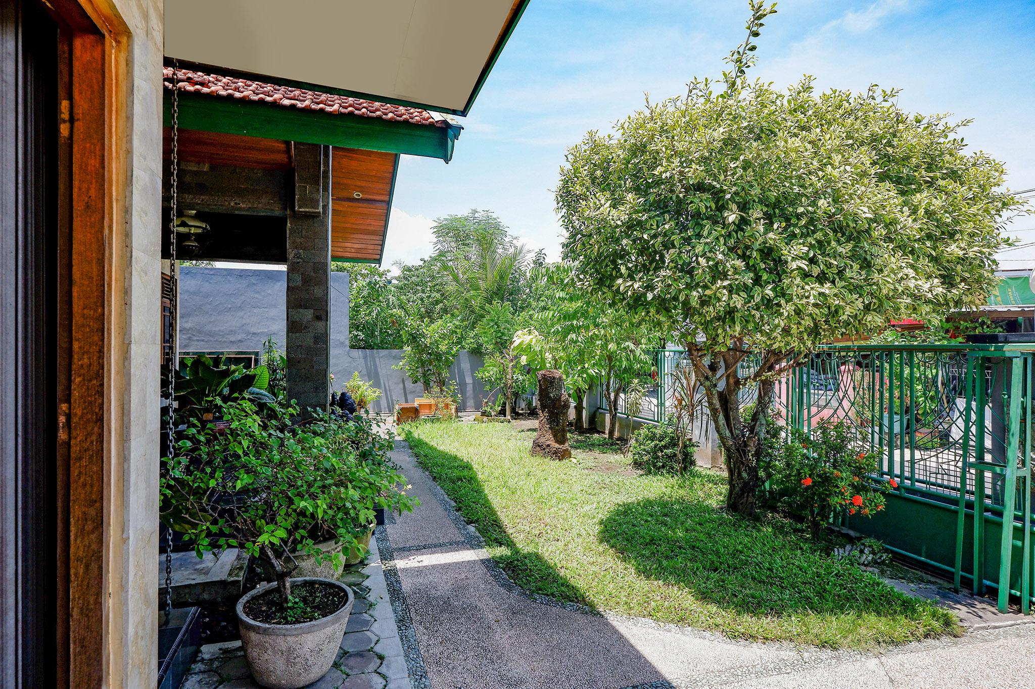 Spot On 2821 Griya Kawula Syariah Hotel Solo Exterior foto