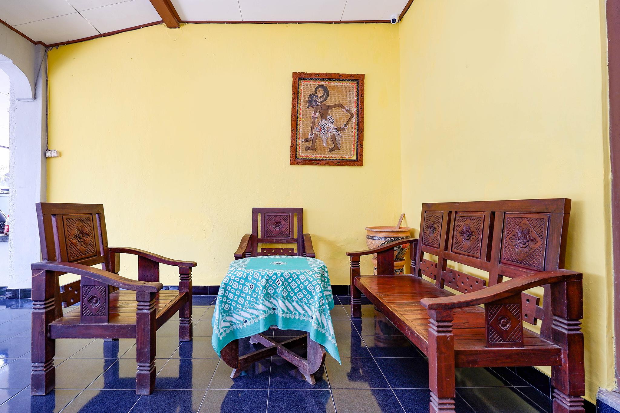 Spot On 2821 Griya Kawula Syariah Hotel Solo Exterior foto