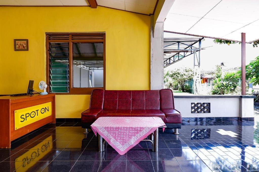 Spot On 2821 Griya Kawula Syariah Hotel Solo Exterior foto